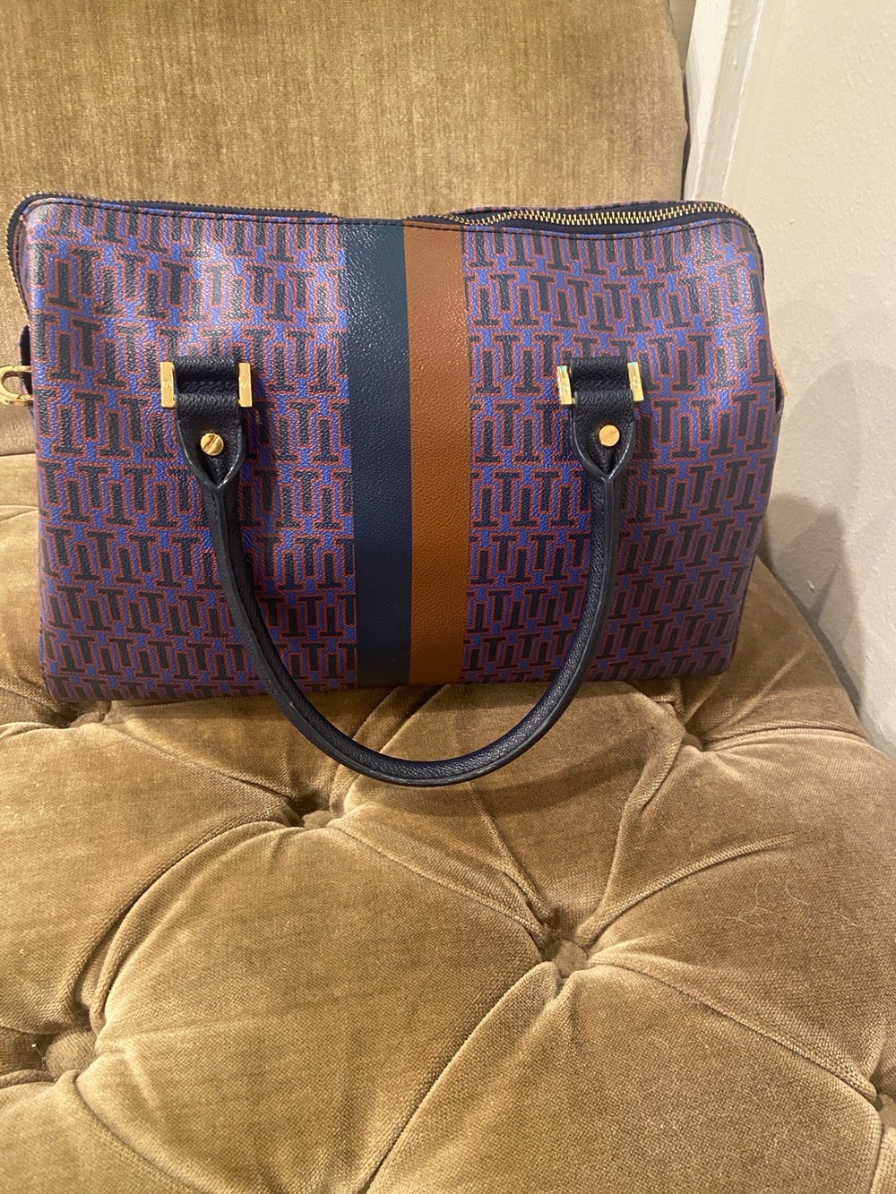 Tory Burch Navy and Brown Stripe Logo Tote
14/9 
Good use condition